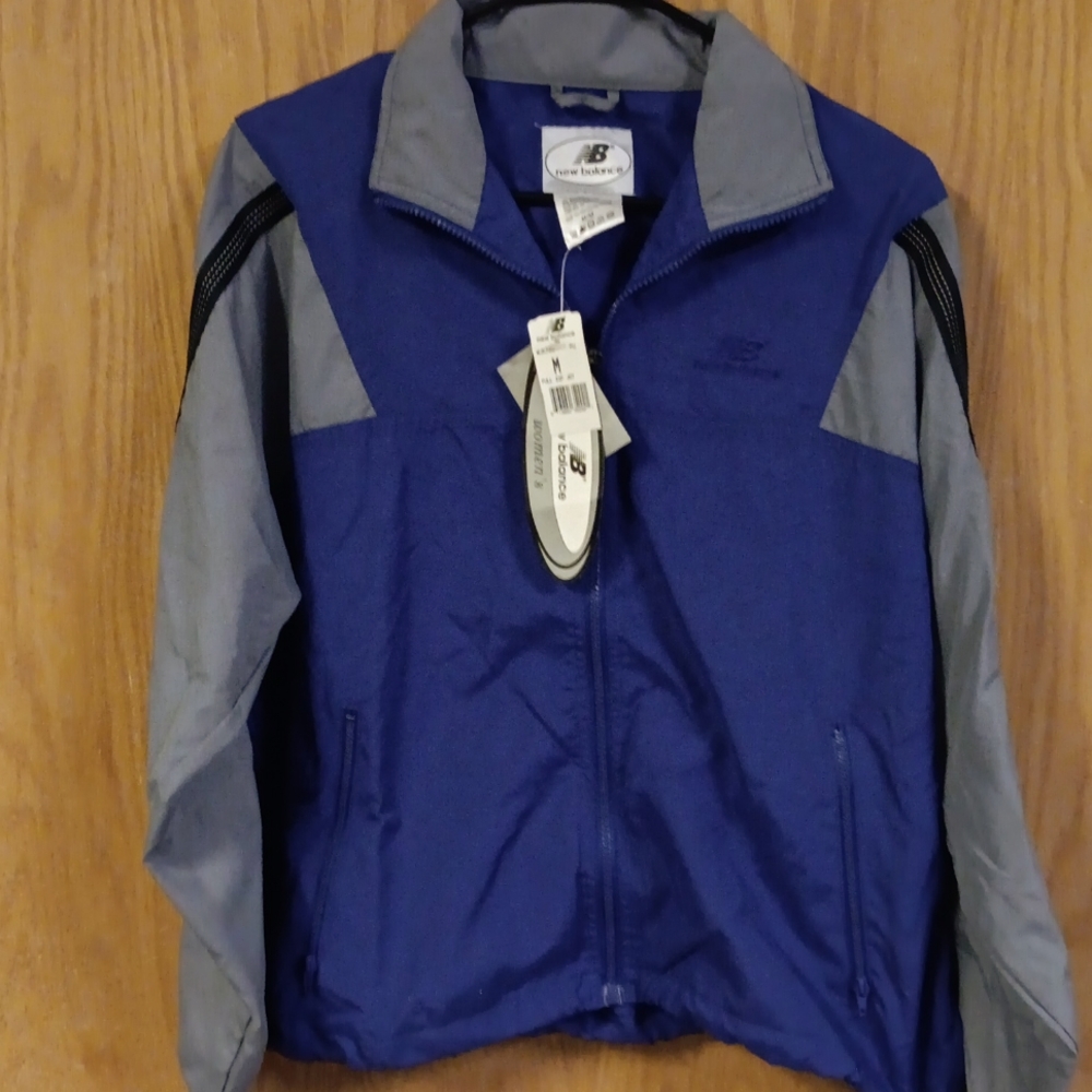 NWT NEW BALANCE WINDBREAKER